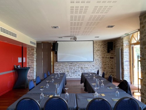 Salle de réunion Les Écuries pour un séminaire en Ille et Vilaine, Bretagne