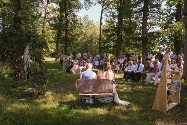 Cérémonie bohème au cœur de la forêt de Brocéliande entre le Morbihan et L'Ille et Vilaine 